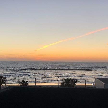 Beach Front Rooftop Apartment テル・アビブ エクステリア 写真